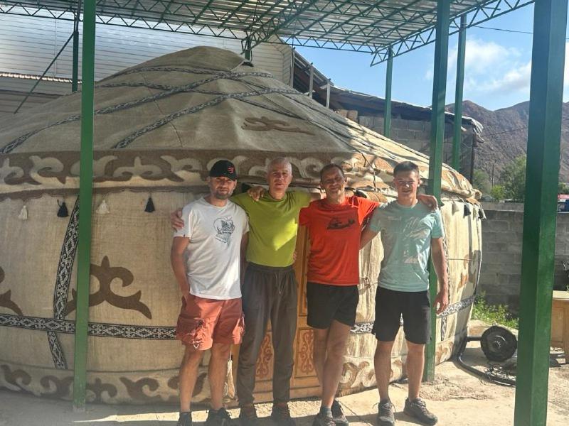 Rozalinda Guesthouse Naryn 外观 照片